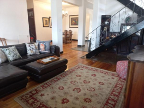 Modern comfortable sunny 3 bedroom house in Kensington